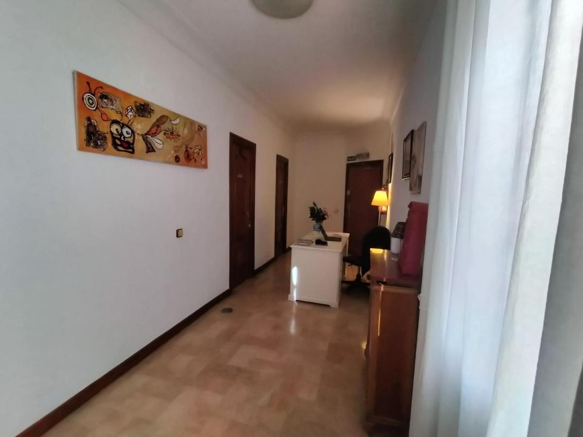 Hostal Arrate Madrid Exterior foto
