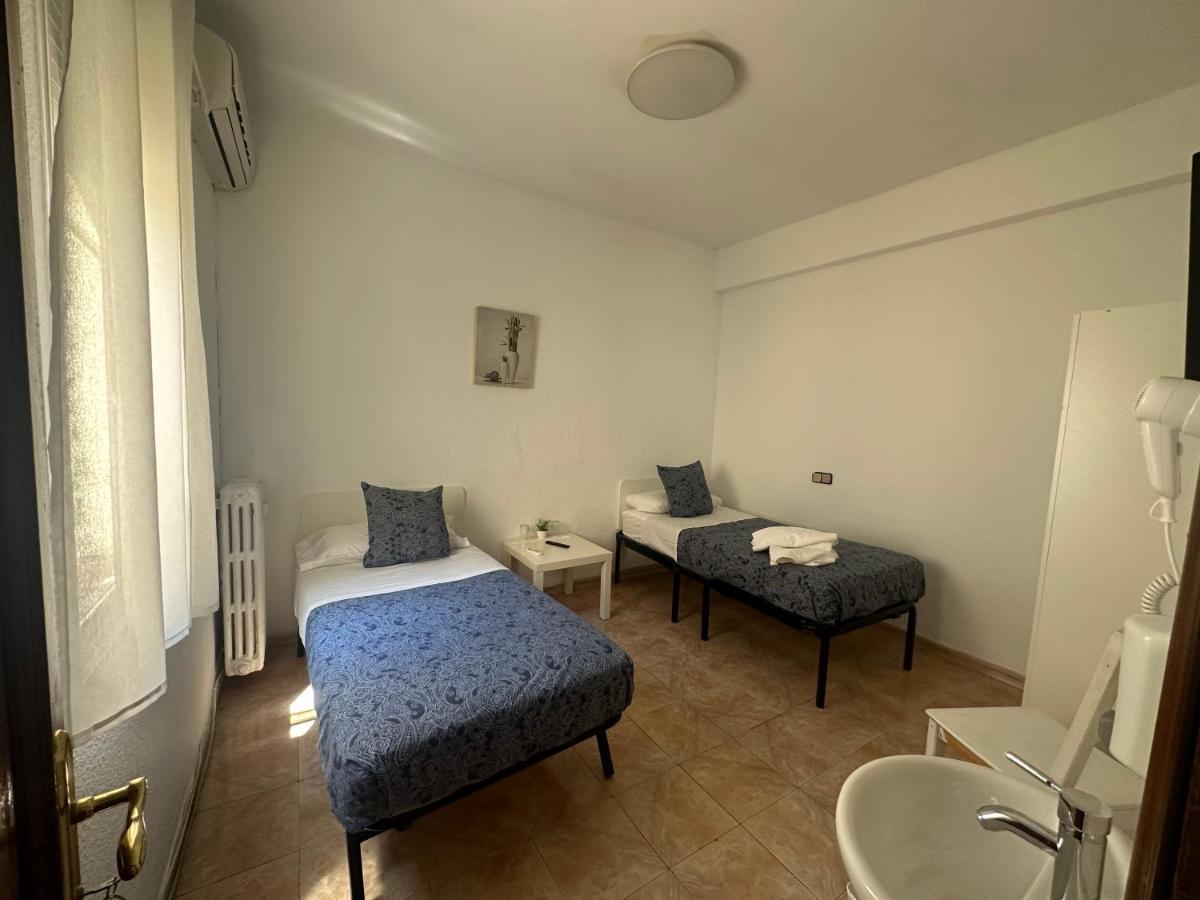 Hostal Arrate Madrid Exterior foto