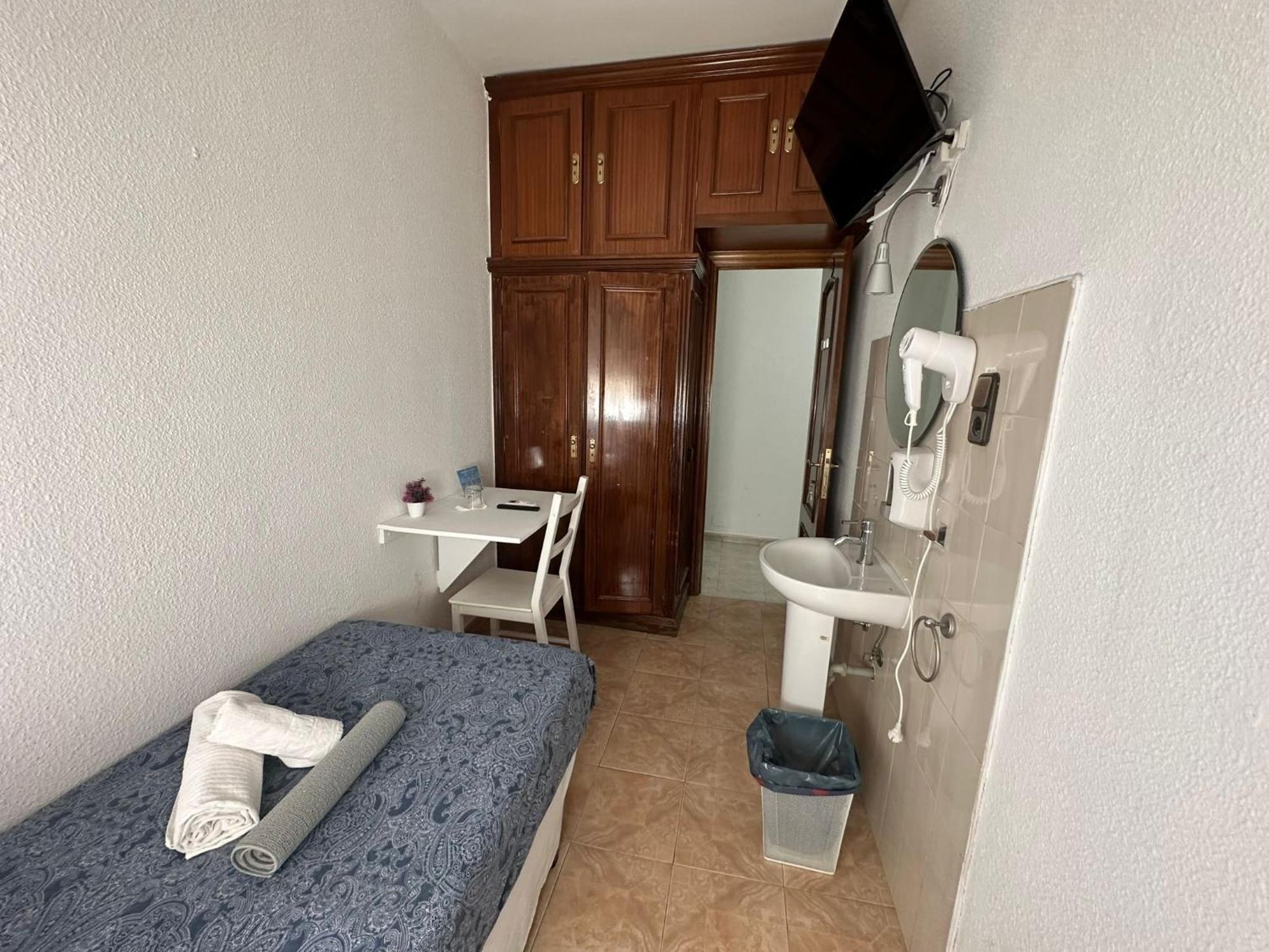 Hostal Arrate Madrid Exterior foto