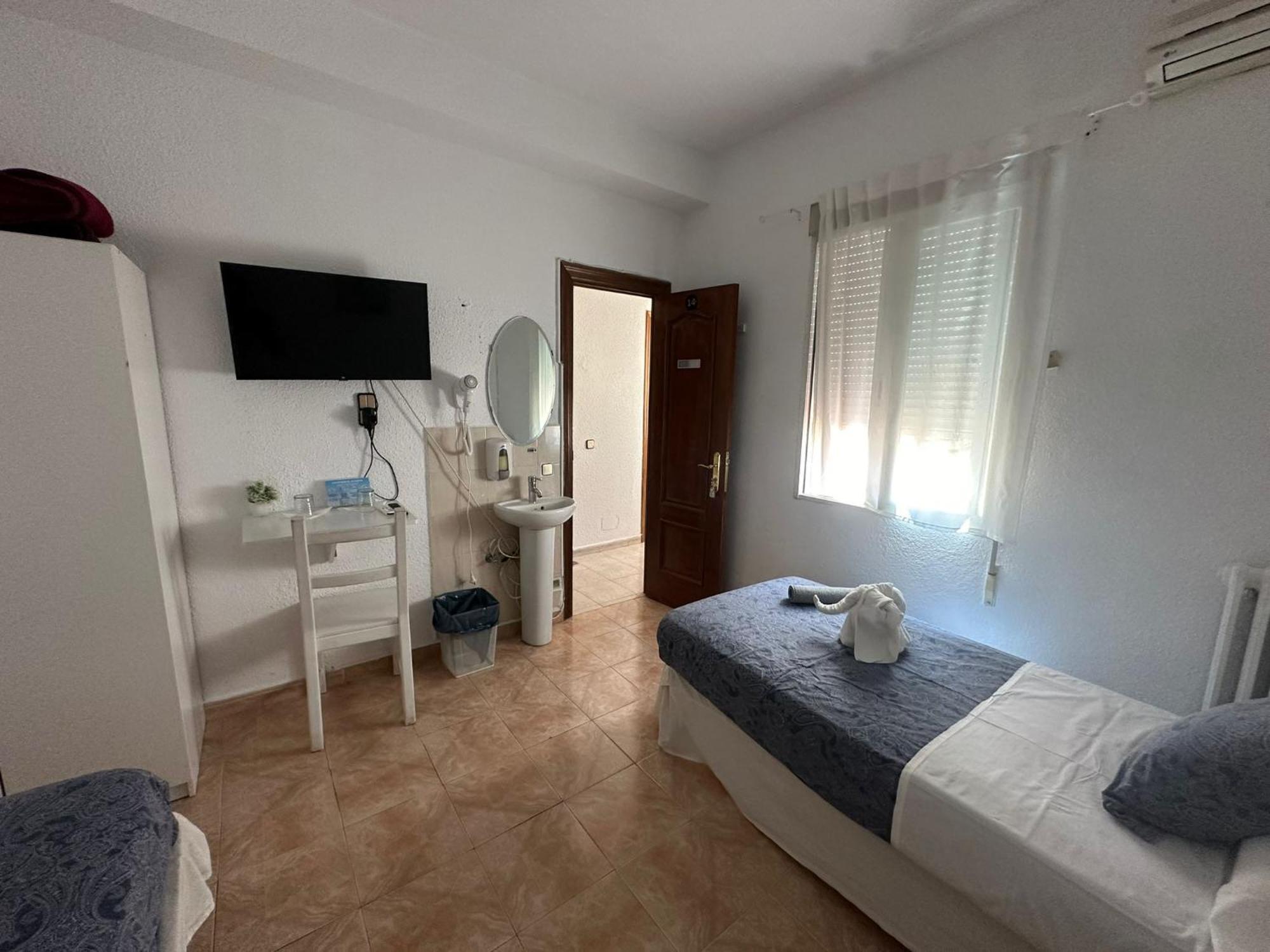 Hostal Arrate Madrid Exterior foto