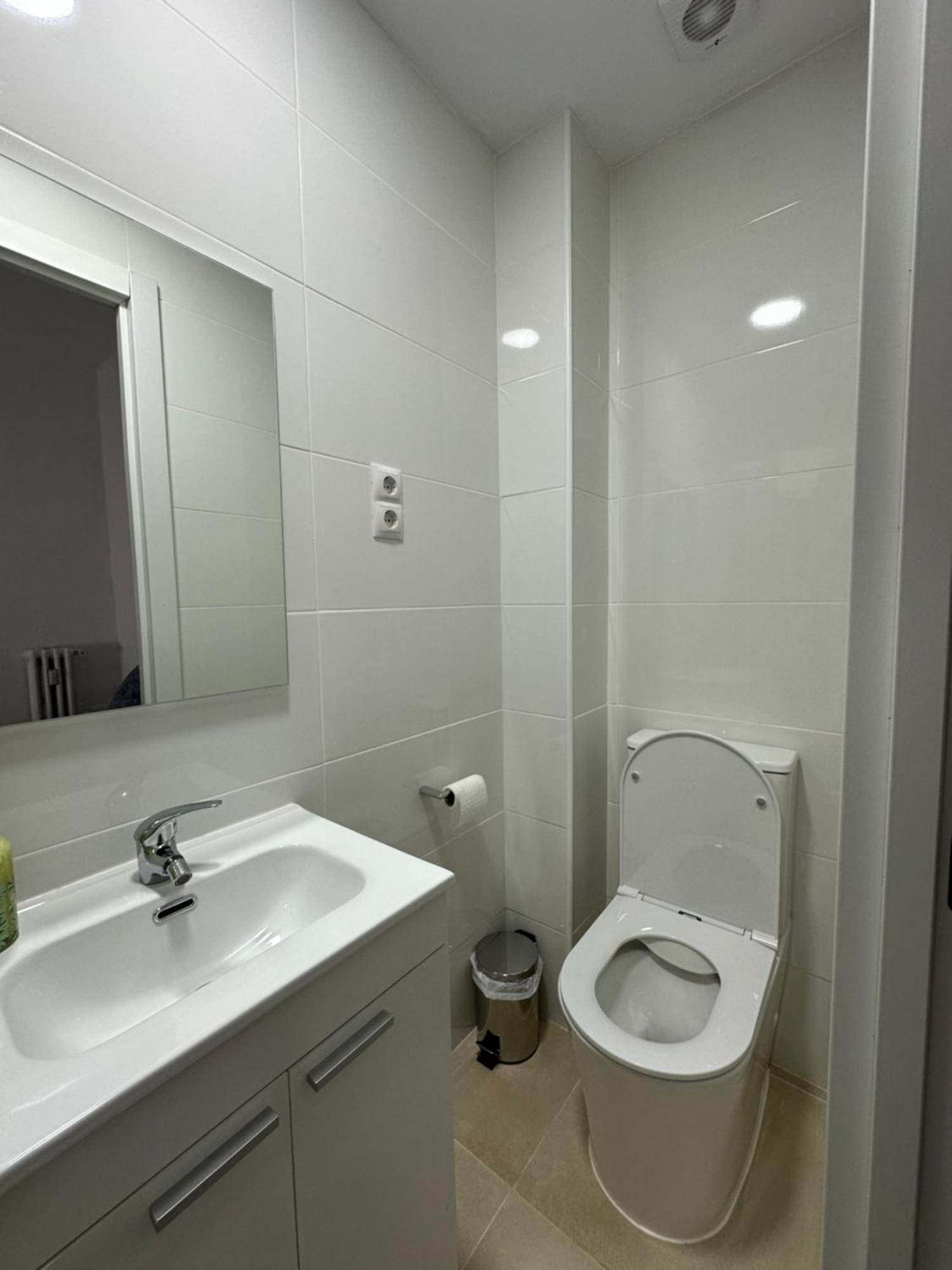 Hostal Arrate Madrid Exterior foto