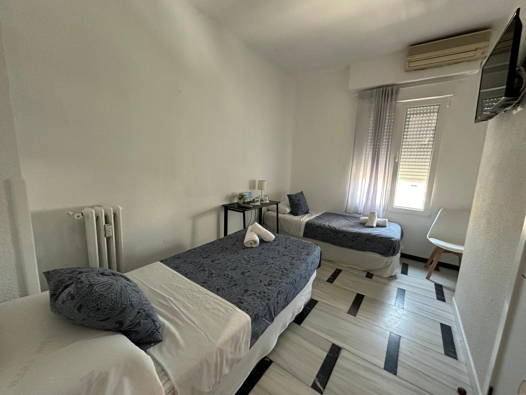 Hostal Arrate Madrid Exterior foto