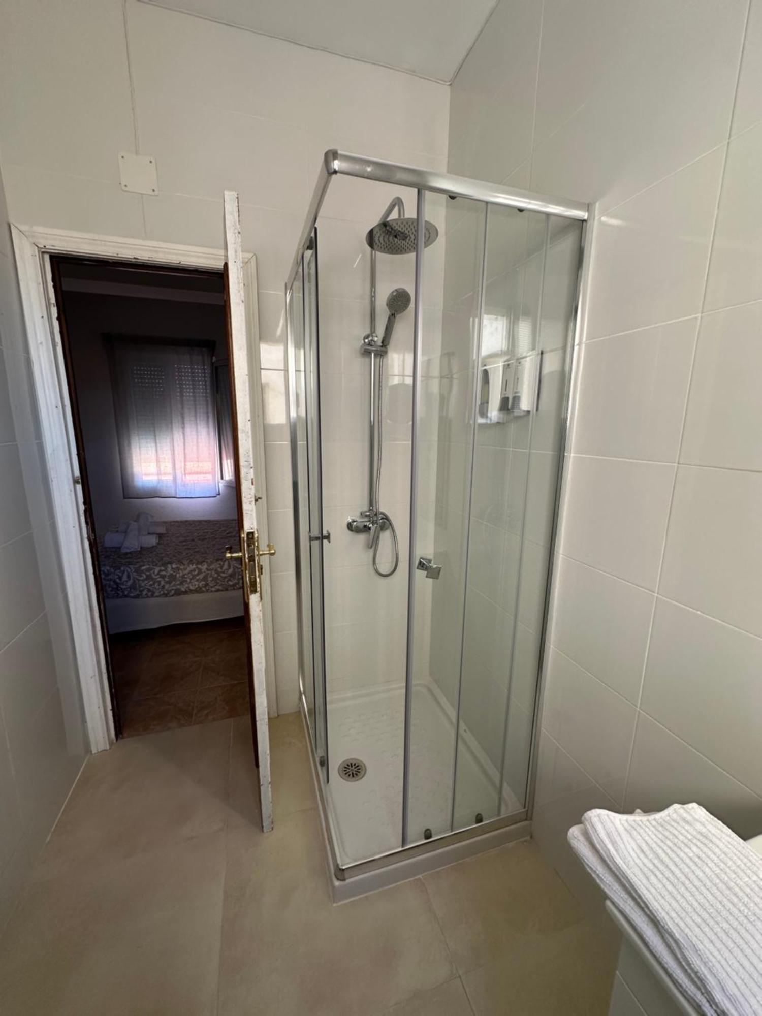 Hostal Arrate Madrid Exterior foto