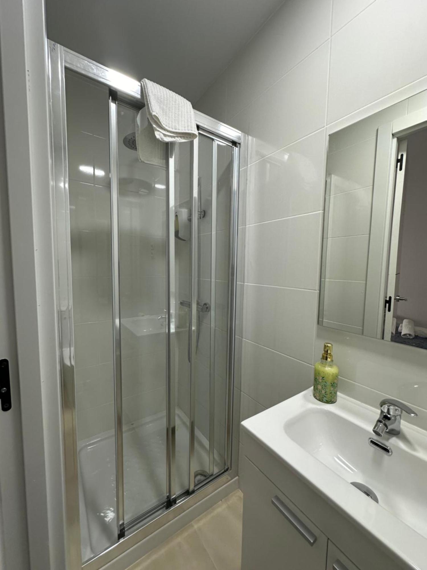 Hostal Arrate Madrid Exterior foto
